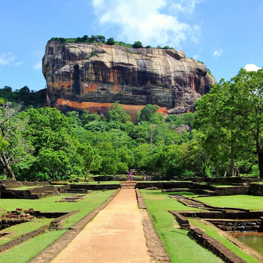 Private taxi to Sigiriya, Sri Lanka